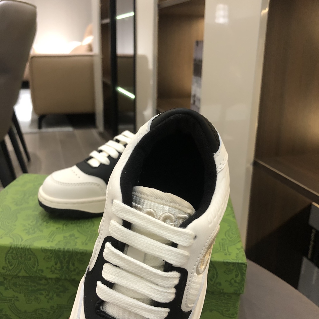 Children's shoes child